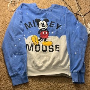DISNEY MICKEY MOUSE CREWNECK SIZE MEDUIM